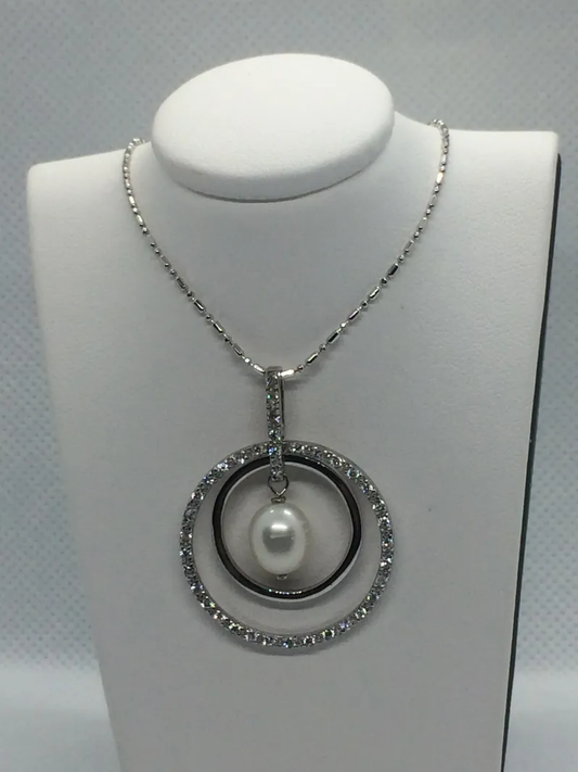 Striking Silver Pendent Necklace